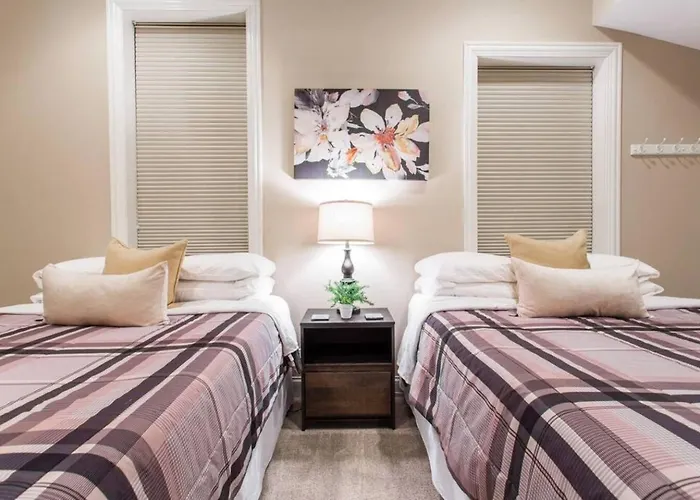 The Wrigleyville Deluxe -steps From Wrigley Sleeps 10 Apartamento