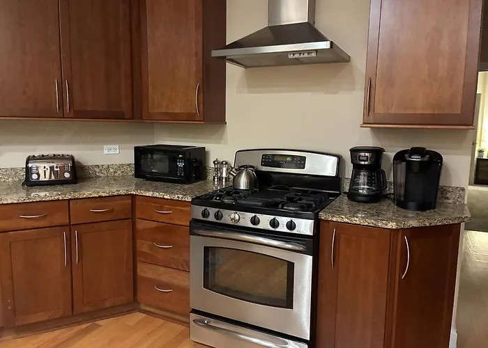 Apartamento The Wrigleyville Deluxe -steps From Wrigley Sleeps 10 Chicago