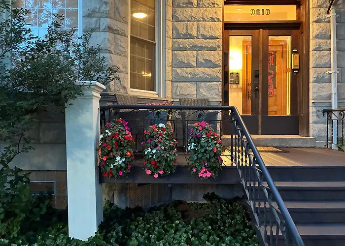 The Wrigleyville Deluxe -steps From Wrigley Sleeps 10 Apartamento Chicago