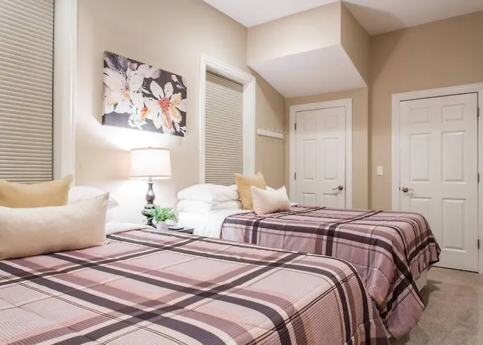 Apartamento The Wrigleyville Deluxe -steps From Wrigley Sleeps 10 Chicago