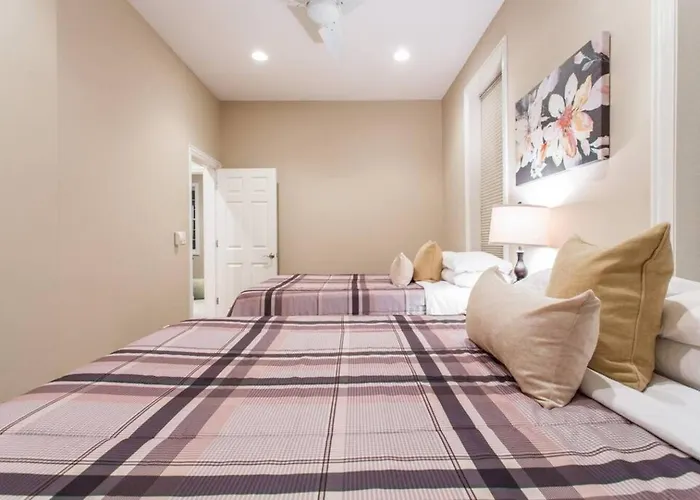 Apartamento The Wrigleyville Deluxe -steps From Wrigley Sleeps 10