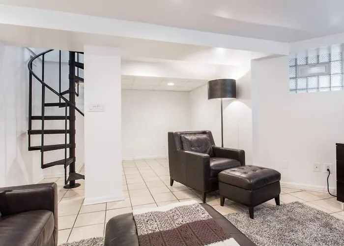 Apartamento The Wrigleyville Deluxe -steps From Wrigley Sleeps 10 *