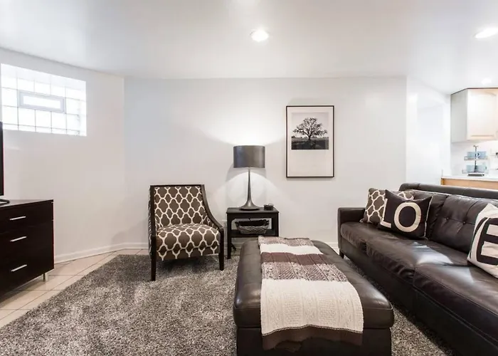 The Wrigleyville Deluxe -steps From Wrigley Sleeps 10 Apartamento Chicago