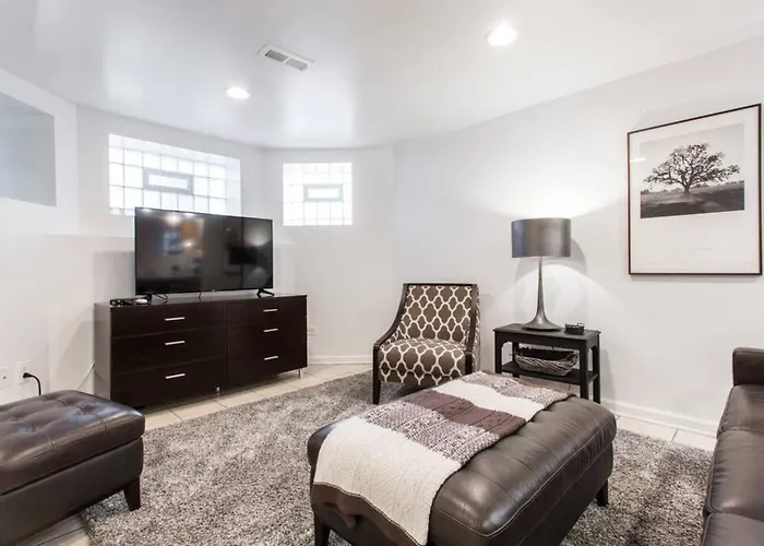 Apartamento The Wrigleyville Deluxe -steps From Wrigley Sleeps 10 Chicago