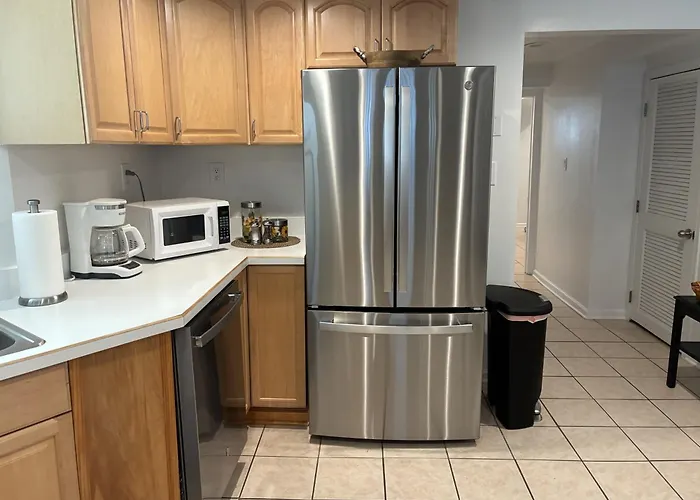 The Wrigleyville Deluxe -steps From Wrigley Sleeps 10 *