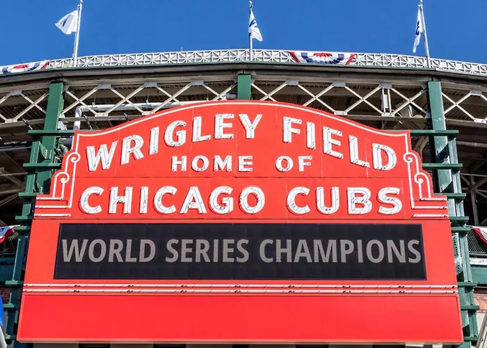 Apartamento The Wrigleyville Deluxe -steps From Wrigley Sleeps 10 Chicago