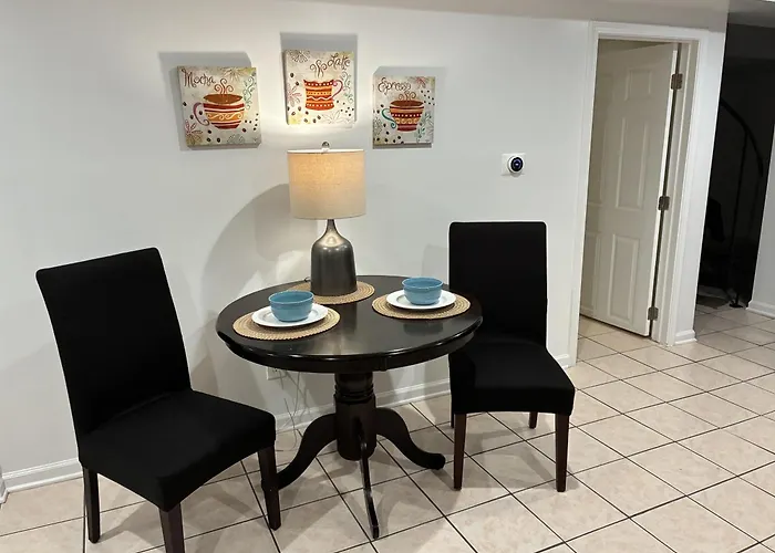 The Wrigleyville Deluxe -steps From Wrigley Sleeps 10 Apartamento Chicago