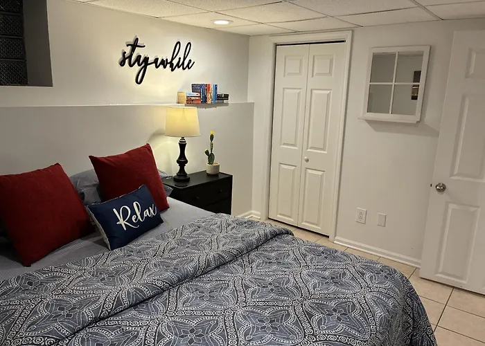 The Wrigleyville Deluxe -steps From Wrigley Sleeps 10 Apartamento Chicago