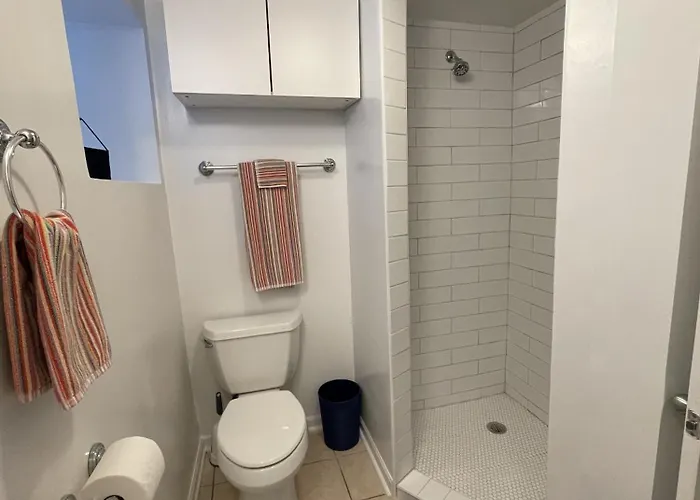 The Wrigleyville Deluxe -steps From Wrigley Sleeps 10 Apartamento