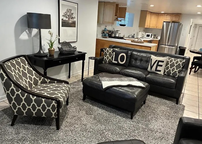 The Wrigleyville Deluxe -steps From Wrigley Sleeps 10 Apartamento Chicago