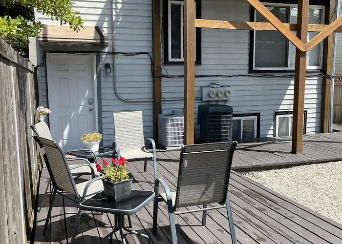 The Wrigleyville Deluxe -steps From Wrigley Sleeps 10 Apartamento