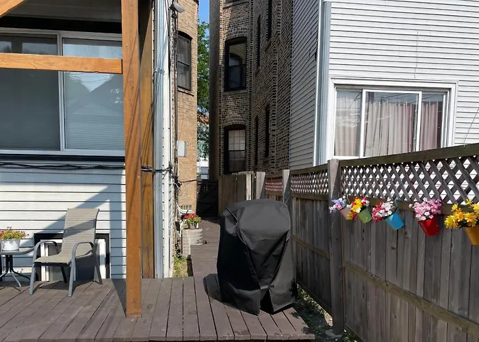 Apartamento The Wrigleyville Deluxe -steps From Wrigley Sleeps 10 *
